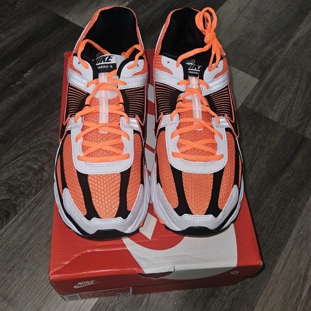 Nike Zoom Vomero 5 Total Orange White Black Men’s 11.5 FB9149‑800 NIB - Picture 2 of 5
